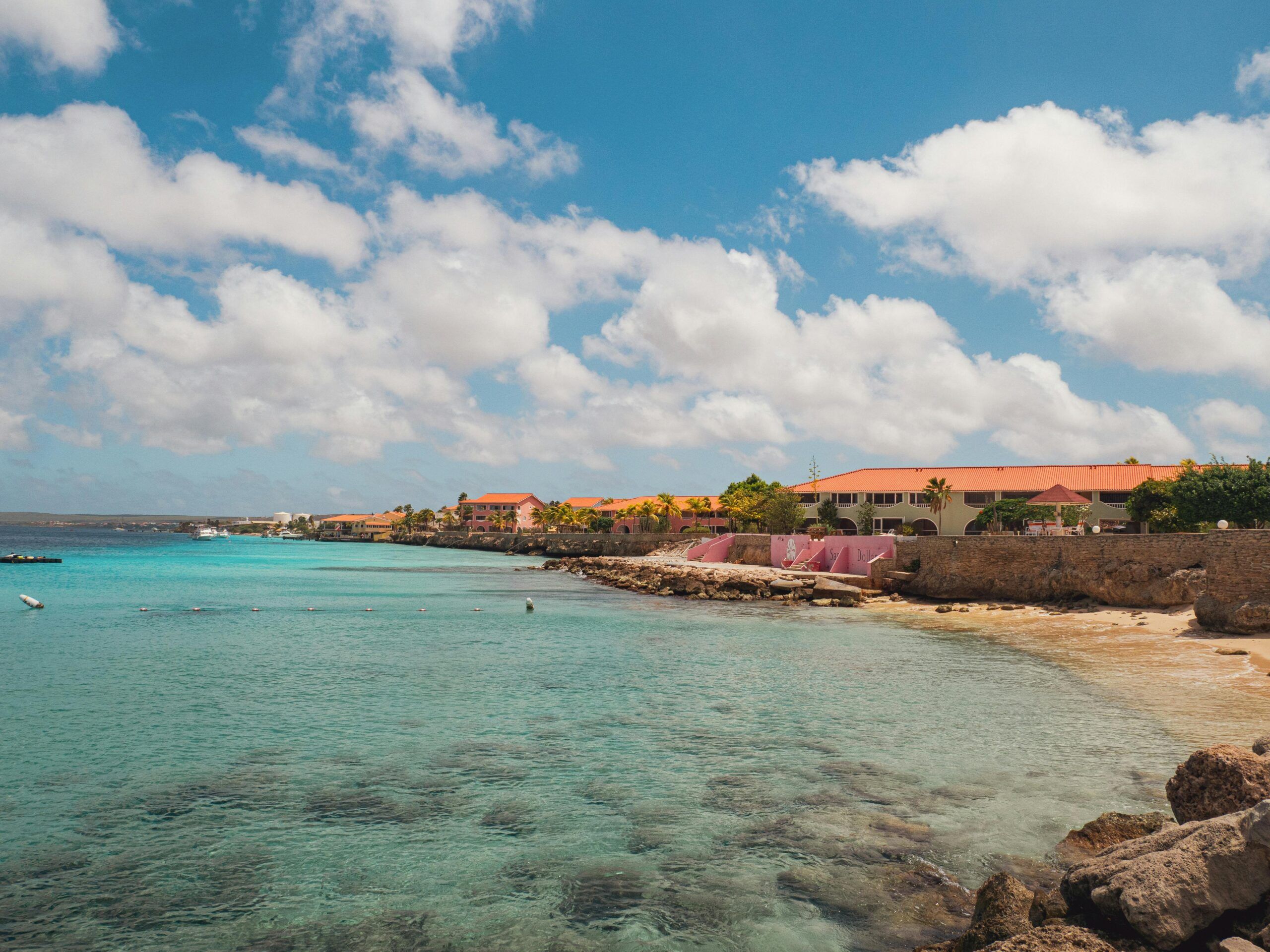 Tanja Pijnenburg op Bonaire voor Biblionef