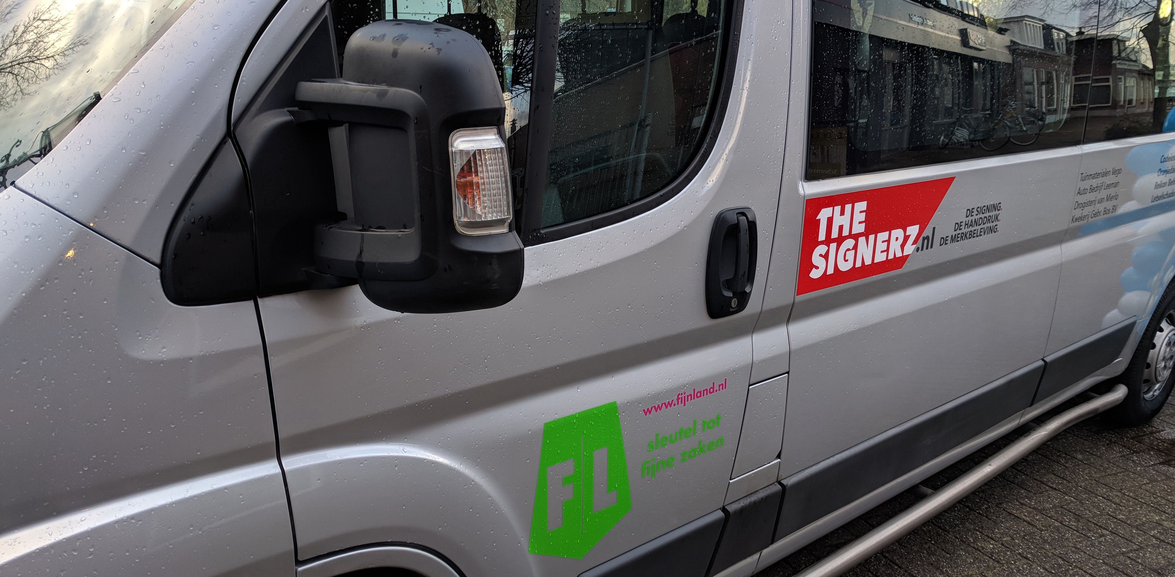 Trotse sponsor van de Sosijn-bus